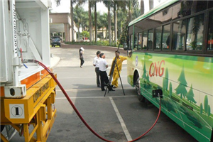 Các nhà khai thác xe buýt xanh lo lắng về khả năng tăng giá xăng